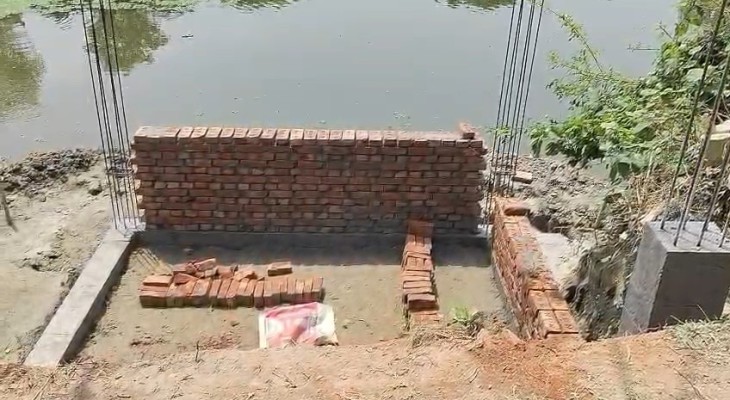 শ্রীনগরে মাদ্রাসার ওয়াক্ফকৃত জায়গায় জোরপূর্বক পাকা স্থাপনা উত্তোলনের অভিযোগ 