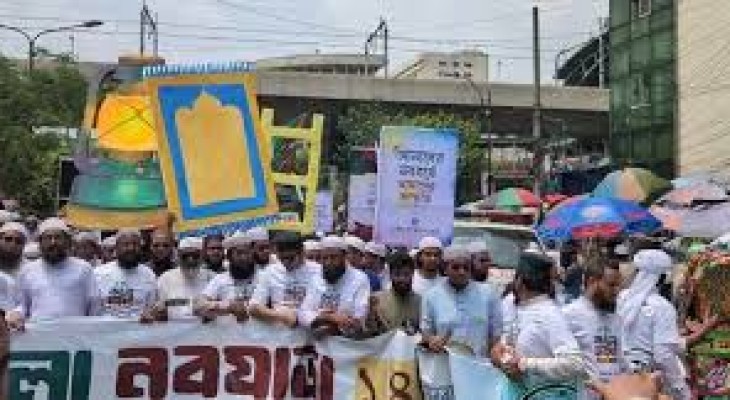 জায়নামাজ, পালকি-হারিকেনসহ প্ল্যাকার্ড নিয়ে বাংলা নবযাত্রা র‌্যালি