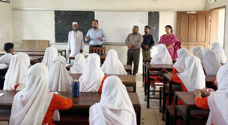 মুন্সীগঞ্জে বিদ্যালয় পরিদর্শনে ইউএনও