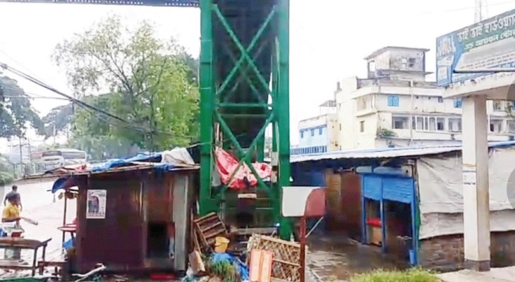 গজারিয়ায় সড়ক ও জনপথ বিভাগের জমি দখল করে দোকান নির্মাণ ও ভাড়া আদায়ের অভিযোগ