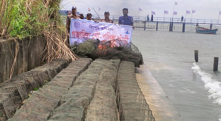 মেঘনায় যৌথ অভিযানে অবৈধ কারেন্ট জাল ও চায়না দুয়ারি জাল জব্দ