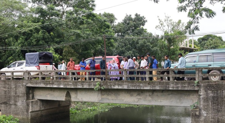 হোসেন্দী খাল পরিদর্শনে জেলা প্রশাসক সৈয়দা নুরমহল আশরাফী